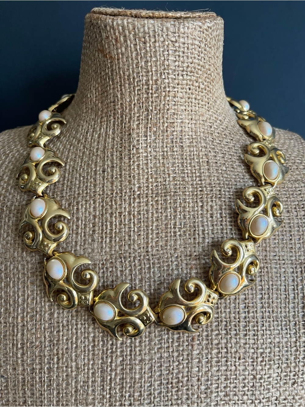 Vintage Gold-Tone faux Pearl Statement Necklace.